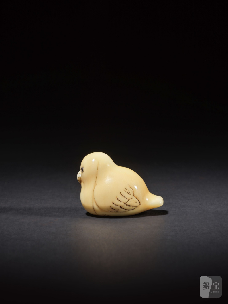象牙彫根付 若鳥 無銘 19世紀 | NETSUKE EN IVOIRE REPRÉSENTANT UN JEUNE OISEAU - 图6